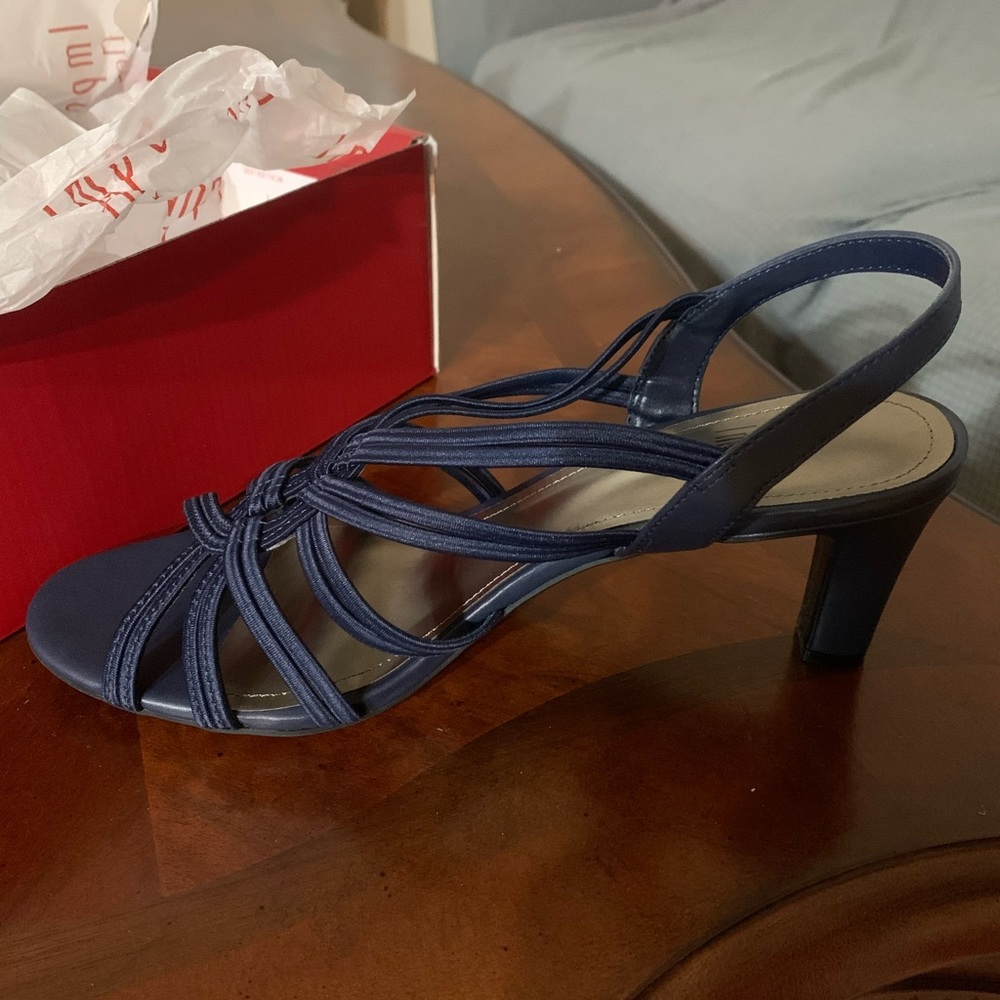 Navy blue size 10 heel